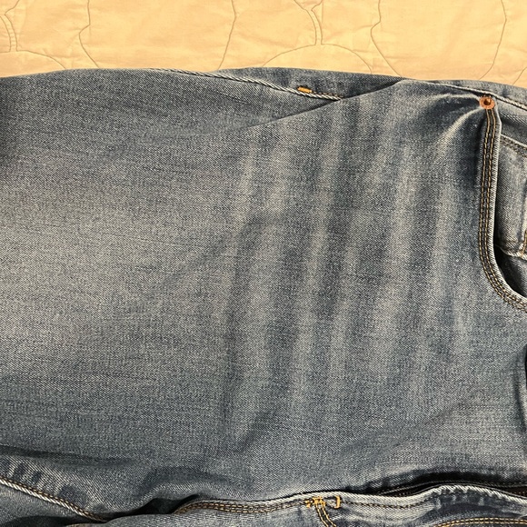 Old Navy Light Wash Kicker Boot Cut Mid Rise Size 16 Short Women’s - Picture 2 of 2